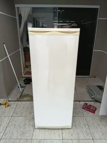 Vendo geladeira funcionando perfeitamente 380 reais entrego