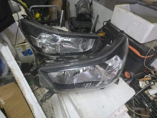Par de farol hilux srv de 2020 ate 2025