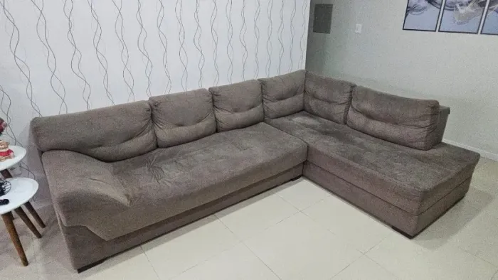 Sofá retrátil em L para 5 lugares