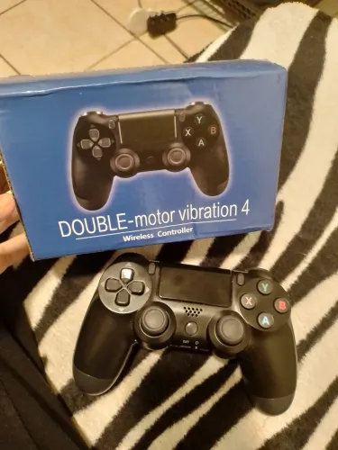 Controle de ps4 usado excelente serve na smart TV,xcloud entre outros dispositivos.