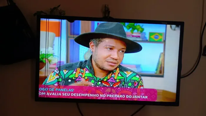 Televisão 32 Pol