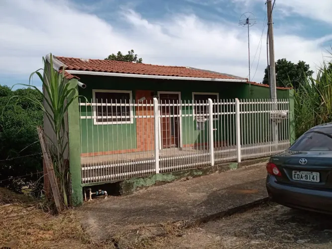 Vendo casa mais meio lote livre. São Luiz perto dos prédios da MRV.