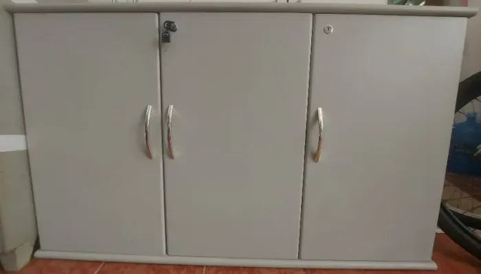 Armário de Escritório 3 Portas com Chave