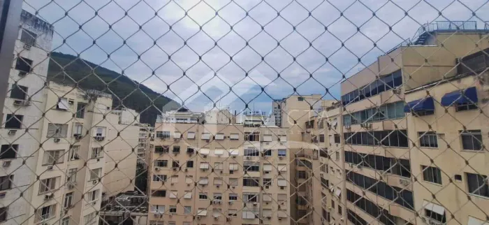Apartamento de 3 Quartos em Copacabana com 113 m² e Andar Alto