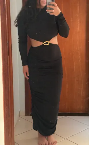 Vestido Midi Cut Out com Fivela e Costas Nuas