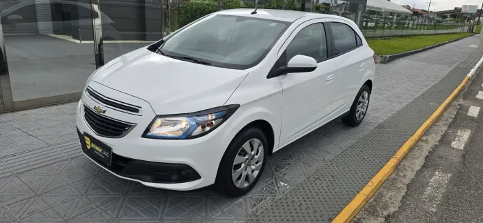 Chevrolet Onix Hatch LT 1.4 8V Flex Power Mec. 4P 2015