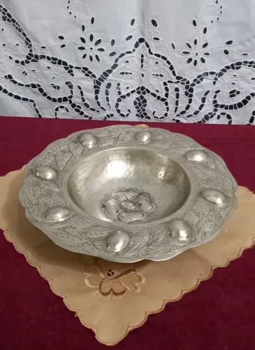 Antiga Fruteira De Metal Boliviano Detalhes De Flor