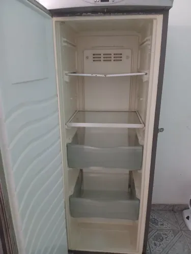 Freezer vertical em perfeito estado de conservação e funcionamento