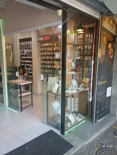 EXCELENTE LOJA FRENTE RUA - EM GALERIA NA HADDOCK LOBO - TIJUCA