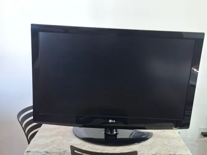 TV LCD LG 42" (NÃO É SMARTV)
