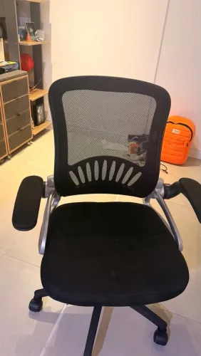 Cadeira para escritório pouco uso 