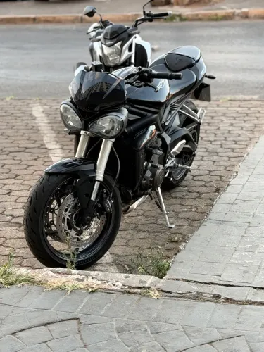 STREET TRIPLE 765s