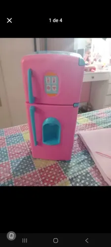 Geladeira de brinquedo