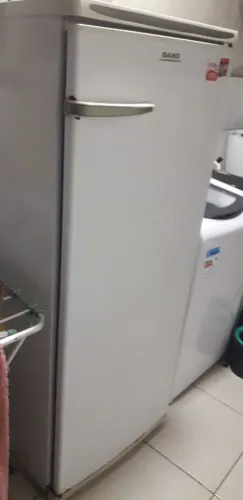 GELADEIRA DAKO COM DEFEITO