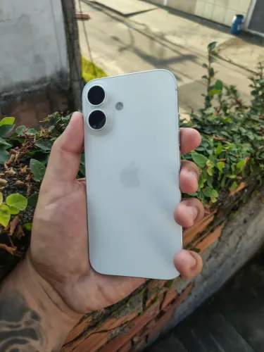 iPhone 16
