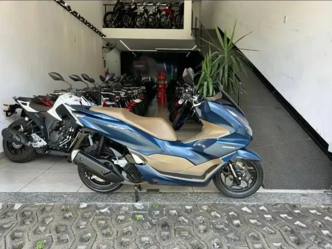 PCX DLX 2023