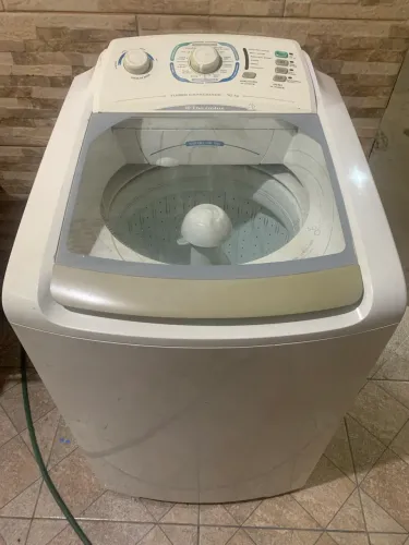 Máquina de lavar em bom estado.