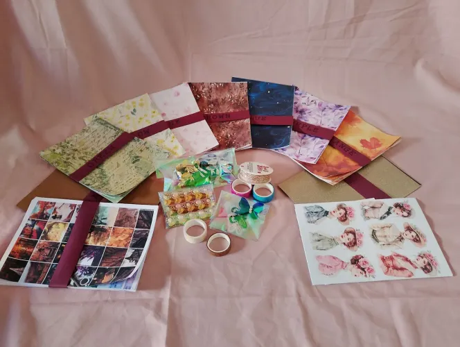 Kit de materiais para Scrapbook e Colagens