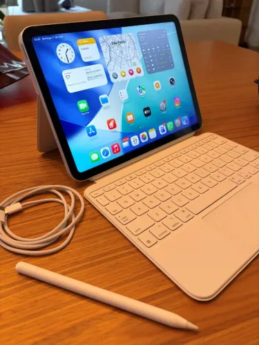 iPad Apple Novo A16 256 GB versão iPadOS 26.2 com Teclado e Pencil Originais