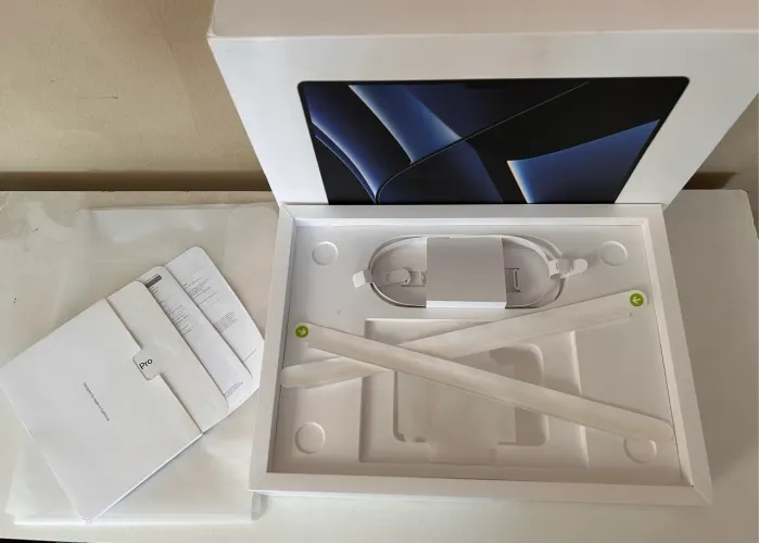 Caixa MacBook Pro 14