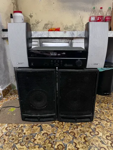 Receiver modelo: Yamaha receiver RX-V381 completo.