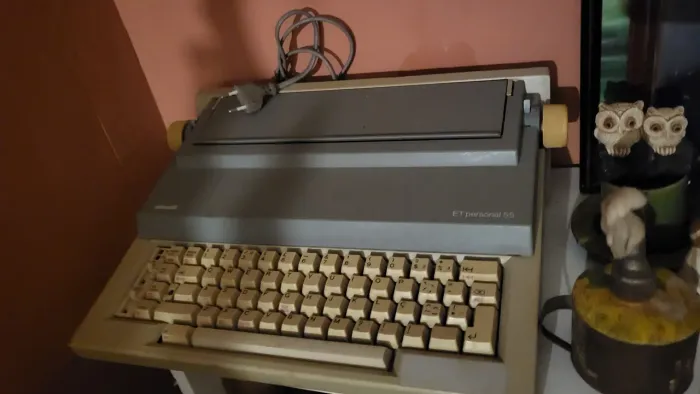 máquina de escrever eletrônica Olivetti ET Personal 55