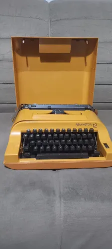 Máquina de escrever Remington 12