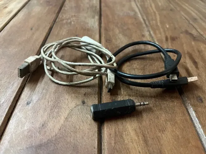 cabos usb 2.0 e adaptador p2/p10