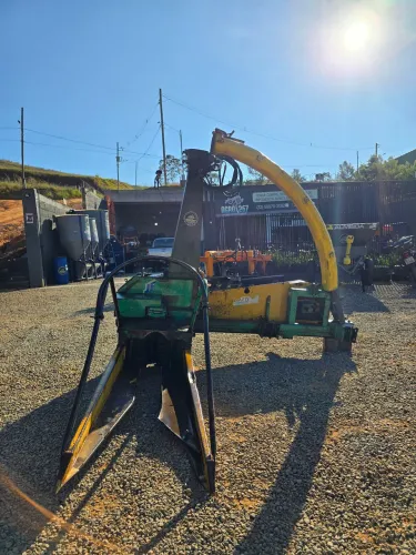 Forrageira JF 92z10 semi hidráulica para trator