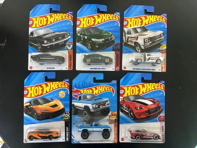 Hot Wheels sortidos - R$21 cada - lacrados