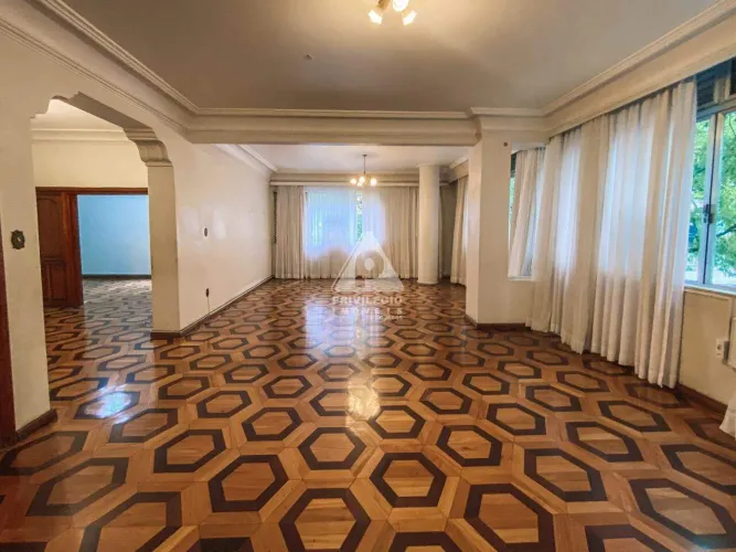 Apartamento exclusivo à venda em Copacabana  3 quartos (1 suíte), 2 salas e 1 vaga