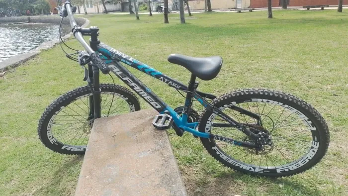 Mountain Bike Aro 26 à venda! Ideal para iFood e entregas.