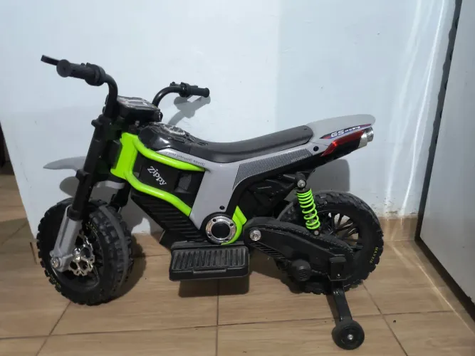 Moto elétrica infantil (Estado de nova)