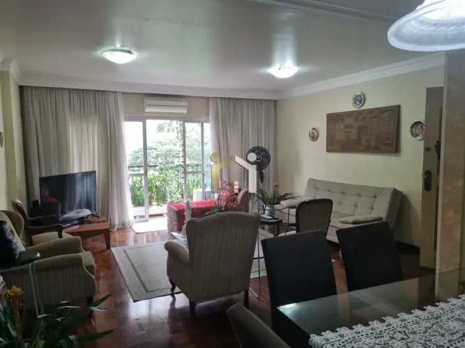 Apartamento a venda em Moema com 160m², 2 suítes e 2 vagas de garagem.
