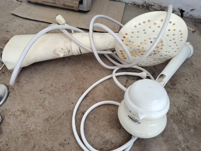 KIT BANHEIRO CHUVEIROS E OUTROS