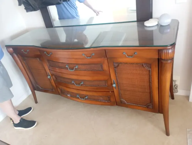 Buffet madeira mácica em ótimo estado.