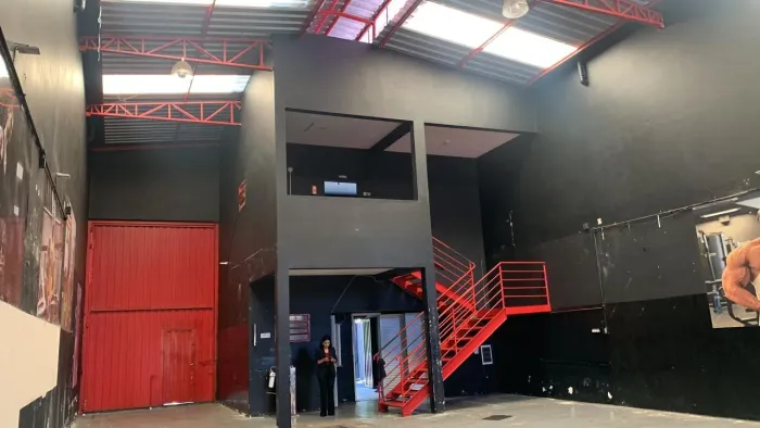 Barracão comercial à venda ou locação em Campinas-SP, Parque Jambeiro: 2 salas, 3 banheiro