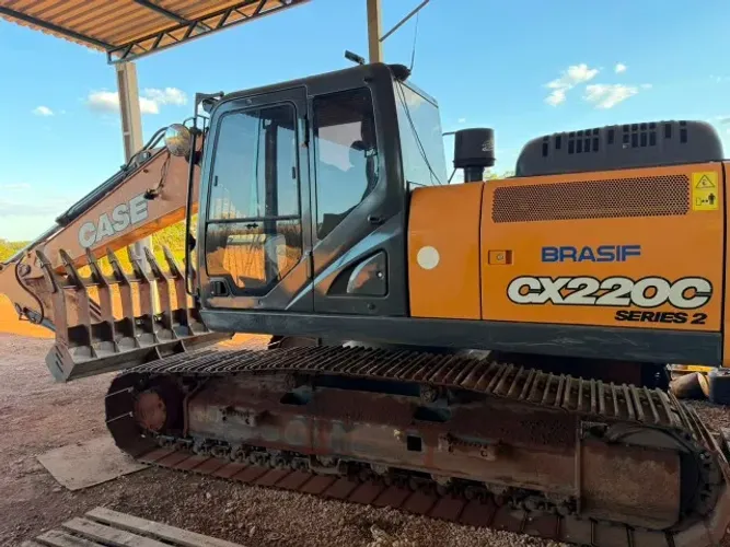 Escavadeira Case CX220C ano 2022 único dono e operador 7700 horas