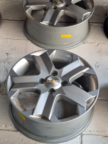 Rodas aro 15  GM novas dá KR 2.100 
