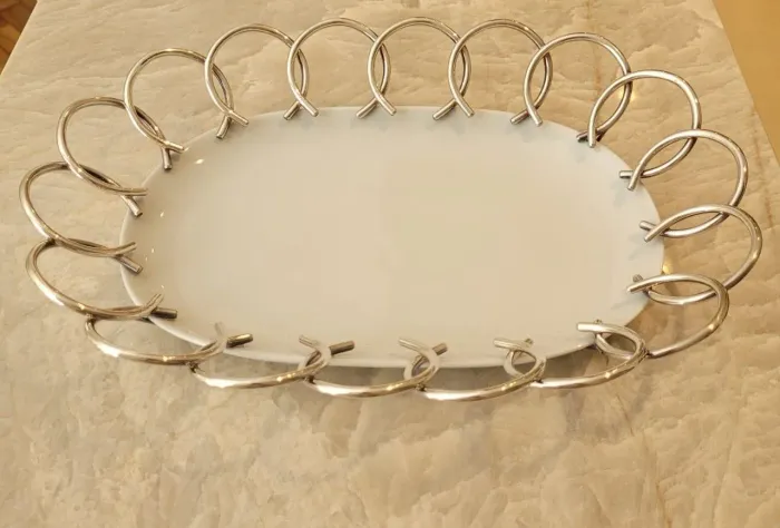 Travessa Verona - porcelana com envolto em anéis de Prata RIVA  mede 36 cm comprimento 