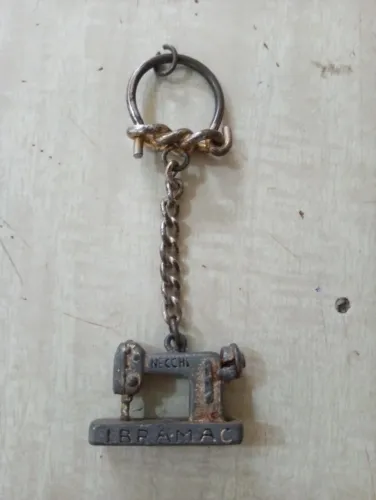 Chaveiro antigo maquina costura