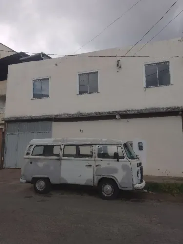Vendo galpão com casa de 2/4 , sala cozinha banheiro área de servico térreo e primeiro