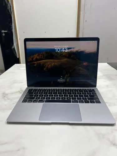 Macbook Air Model A1932