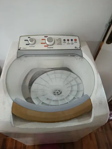 Vendo 2 portas, 1 basculante, 1 máquina de lavar e 1 pia