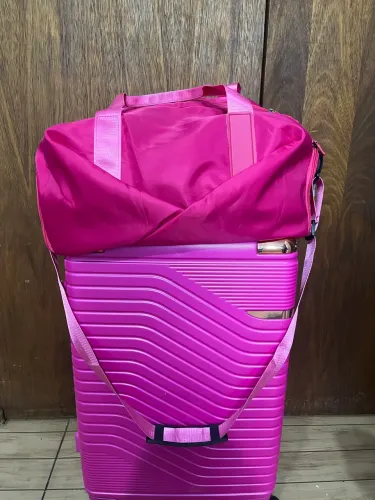 Vendo mala de viajem ,e bolsa de viagem.