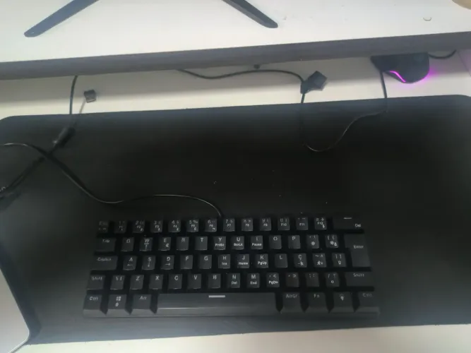 Teclado mecânico swith red