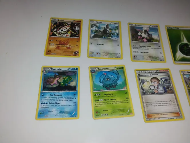 Bolinho de 50 cartas Pokémon