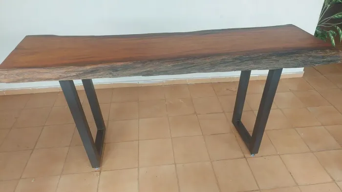 Aparador de madeira maciça 