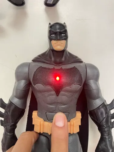 Boneco Batman Grande 30cm com Luz e Som - Importado Original colecionador
