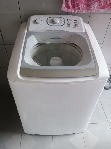 Vendo máquina de lavar Eletrolux turbo 12kg ,220V . Funcionando tudo perfeitamente